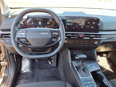 Used 2026 Kia Sportage LX FWD image 11