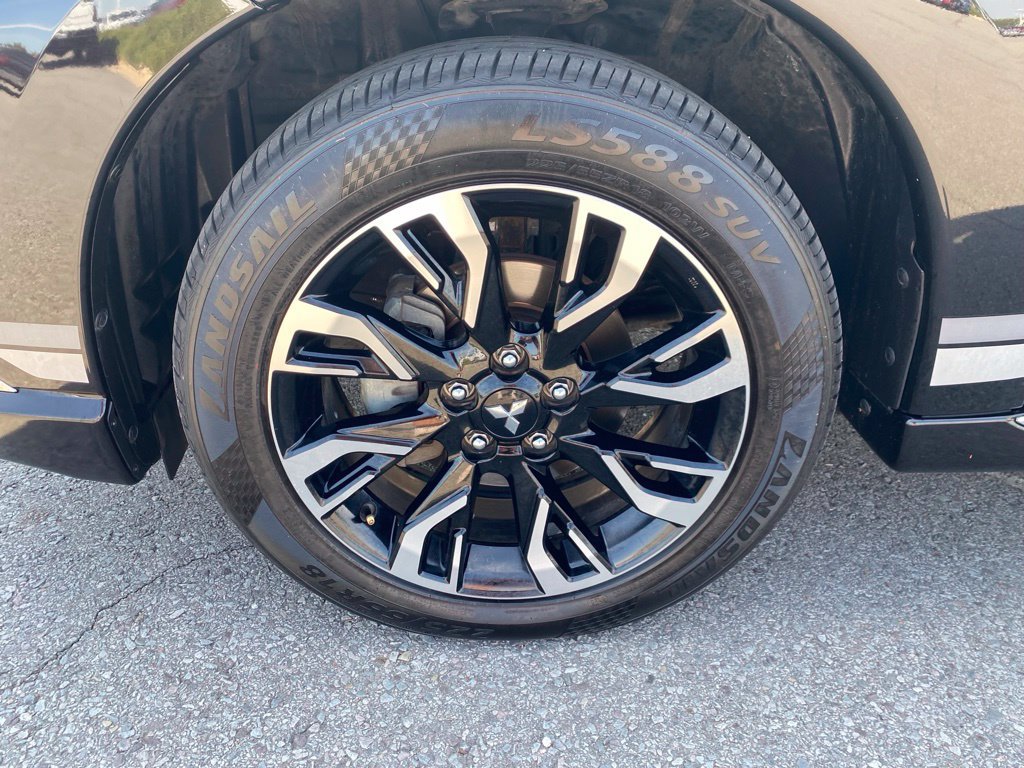 Used 2018 Mitsubishi Outlander GT AWD/4WD image 3