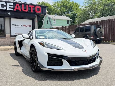 Used 2023 Chevrolet Corvette Z06 w/ Z07 Performance Package RWD image 5