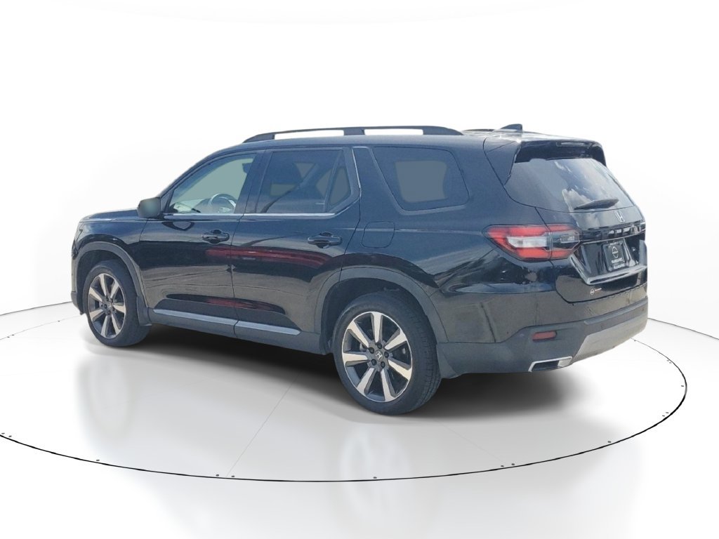 Used 2025 Honda Pilot Touring image 2