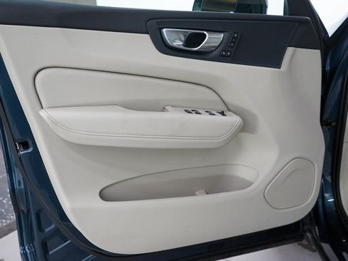 Used 2024 Volvo XC60 B5 Plus image 21