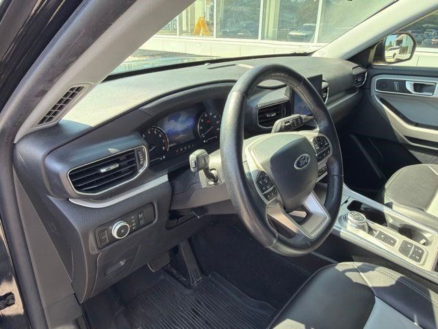 Used 2023 Ford Explorer XLT w/ Equipment Group 202A RWD image 11