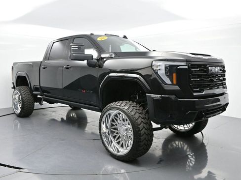 Used 2025 GMC Sierra 2500 AT4 w/ AT4 Premium Plus Package AWD/4WD image 2
