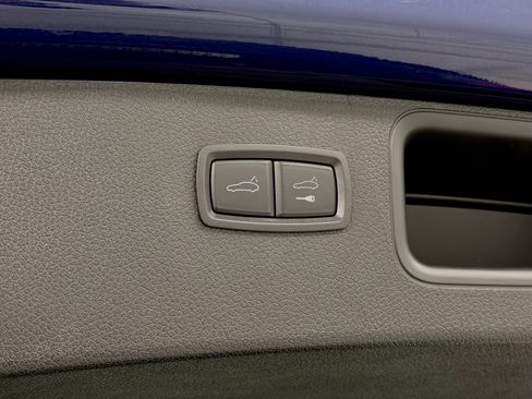 Certified 2025 Porsche Macan image 63