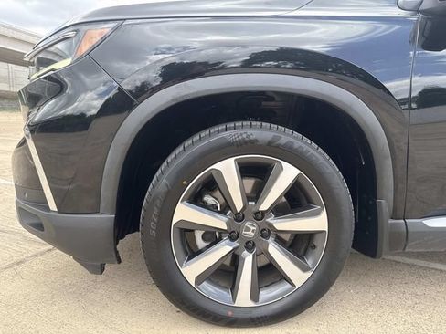 Certified 2025 Honda Pilot Touring image 5