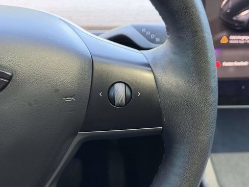 Used 2024 Tesla Model Y Long Range AWD/4WD image 8