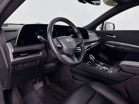 Used 2025 Cadillac XT4 Premium Luxury image 12