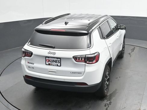Used 2025 Jeep Compass Limited AWD/4WD image 30