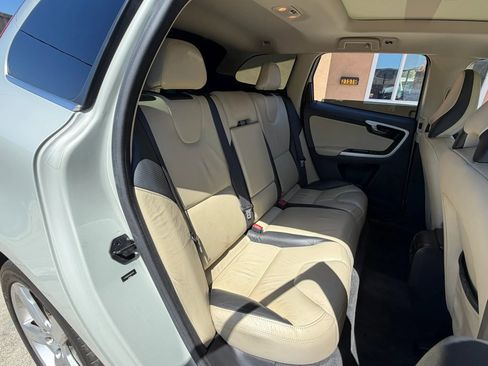 Used 2011 Volvo XC60 T6 R-Design w/ Convenience Pkg AWD/4WD image 23