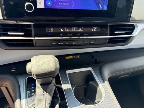 Used 2025 Toyota Sienna LE FWD image 18