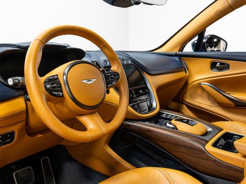 Used 2021 Aston Martin DBX image 9