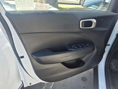 Used 2026 Hyundai Venue SE FWD image 9