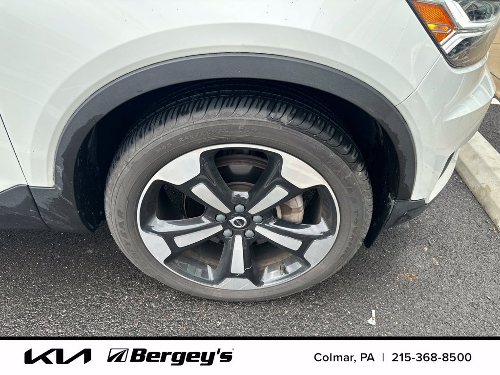Used 2020 Volvo XC40 T5 Momentum w/ Protection Package AWD/4WD image 6