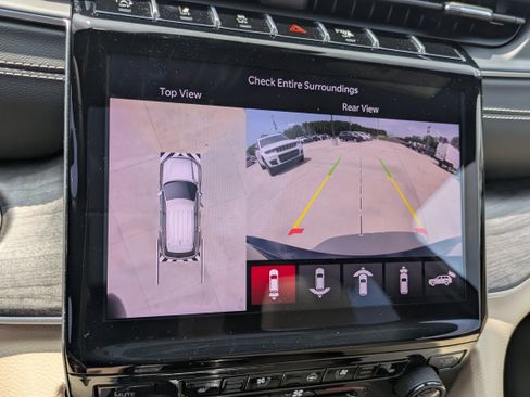 Used 2025 Jeep Grand Cherokee Limited w/ Luxury Tech Group II AWD/4WD image 19