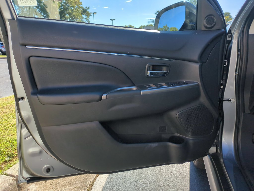 Used 2025 Mitsubishi Outlander Sport SE AWD/4WD image 11