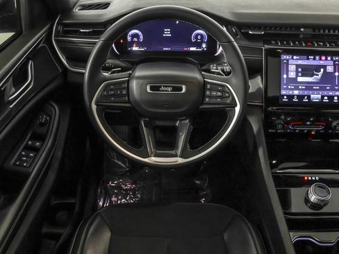 Used 2023 Jeep Grand Cherokee L Laredo image 41