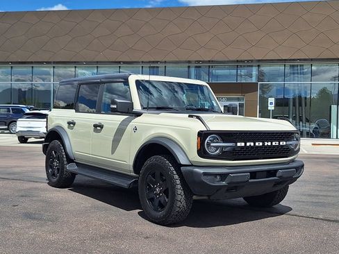 Used 2025 Ford Bronco Outer Banks AWD/4WD image 1