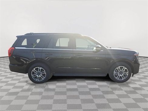 Certified 2025 Ford Expedition Active image 6