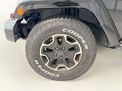 Used 2017 Jeep Wrangler Unlimited Rubicon image 27