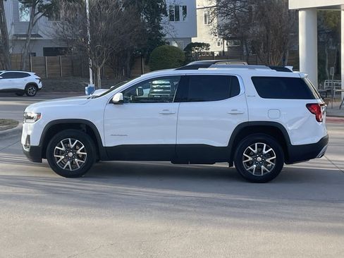 Used 2023 GMC Acadia SLE w/ Driver Convenience Package image 3