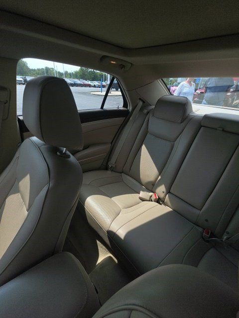Used 2011 Chrysler 300 C RWD image 11