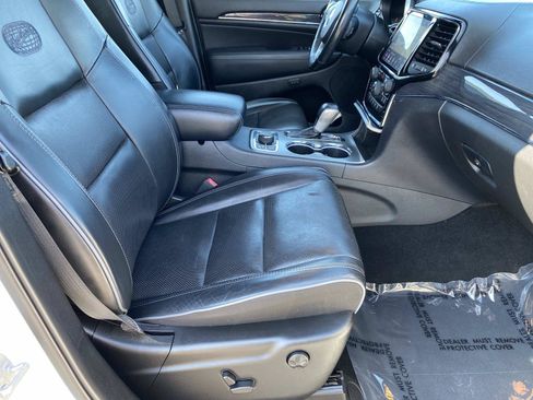 Used 2020 Jeep Grand Cherokee Overland AWD/4WD image 23