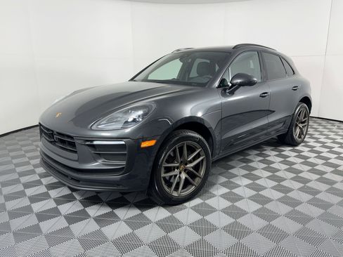 Certified 2025 Porsche Macan image 1