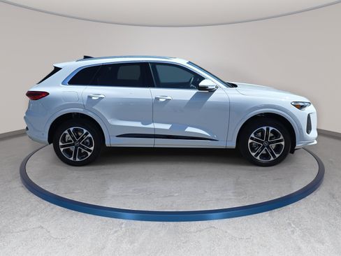 Used 2025 Audi Q5 Premium AWD/4WD image 4