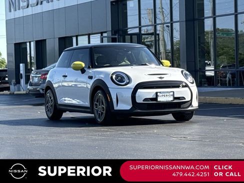 Used 2024 MINI Cooper SE FWD image 1