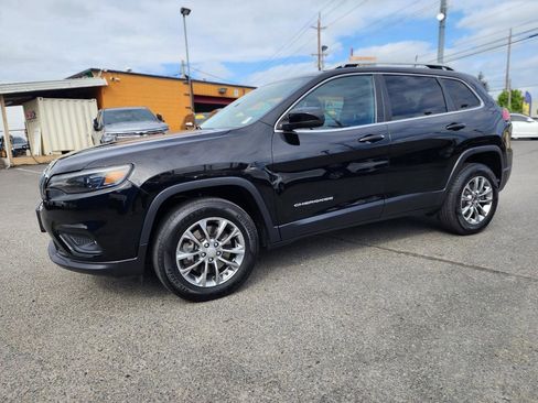 Used 2020 Jeep Cherokee Latitude Plus w/ Cold Weather Group AWD/4WD image 12