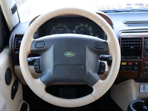 Used 2004 Land Rover Discovery SE image 17
