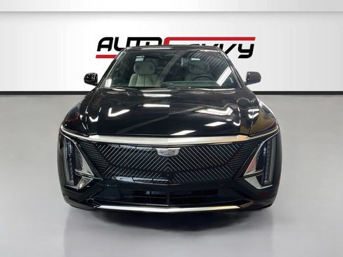 Used 2025 Cadillac Lyriq Luxury w/ LPO, Floor Liner Package AWD/4WD image 2
