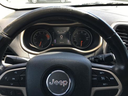 Used 2017 Jeep Cherokee Latitude w/ Safety/Convenience Group image 16