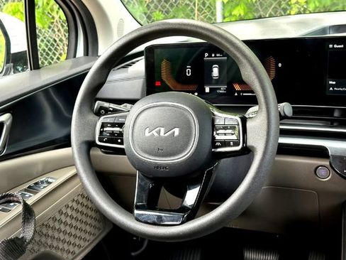 Used 2025 Kia Carnival LX FWD image 25