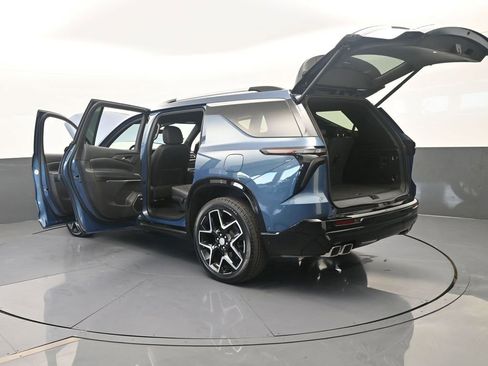 Used 2025 Chevrolet Traverse High Country FWD image 87