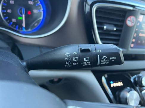 Used 2023 Chrysler Voyager LX image 13