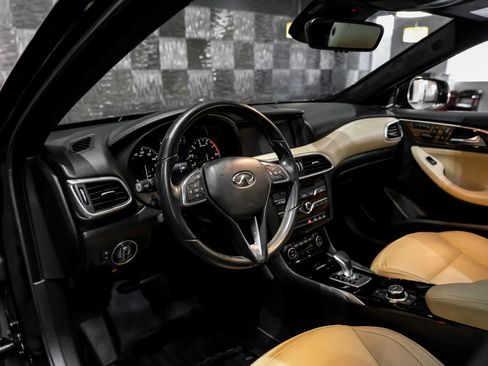 Used 2018 INFINITI QX30 Premium w/ Technology Package image 3