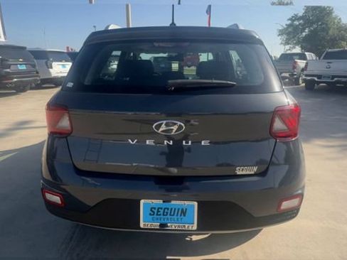 Used 2025 Hyundai Venue SEL FWD image 7