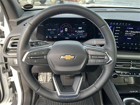 Certified 2025 Chevrolet Traverse LT w/ Sun and Wheel Package image 11