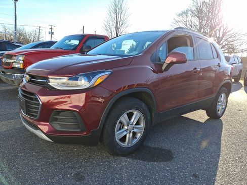 Certified 2022 Chevrolet Trax LT w/ LT Convenience Package image 3