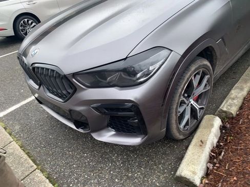 Used 2022 BMW X6 xDrive40i w/ M Sport Package image 2