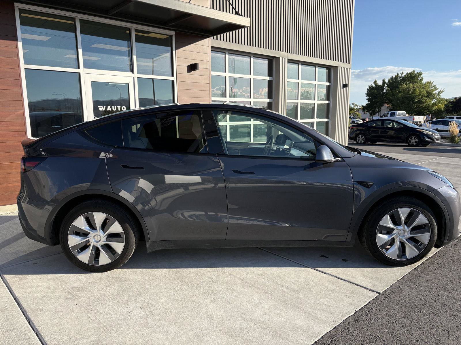 Used 2023 Tesla Model Y 2WD image 9