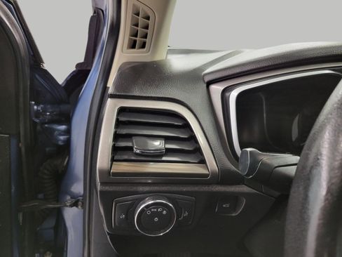 Used 2018 Ford Fusion SE w/ Fusion SE Technology Package image 11