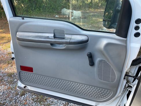 Used 2004 Ford F250 XL image 17