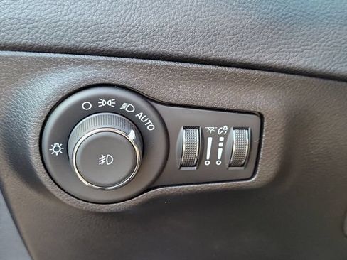 Used 2021 Jeep Compass Latitude FWD image 23