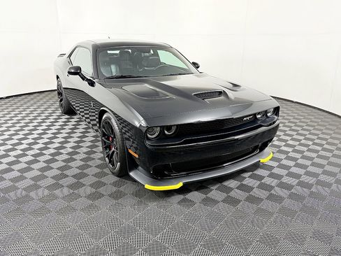 Used 2015 Dodge Challenger SRT Hellcat image 4
