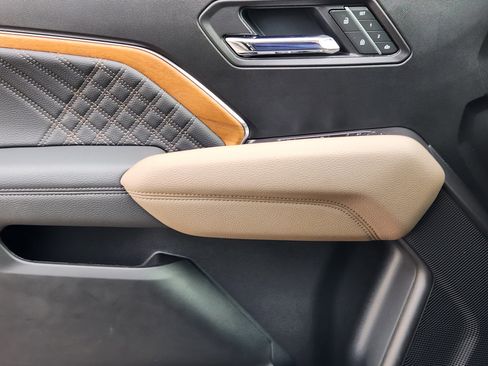 Certified 2026 GMC Canyon Denali image 24