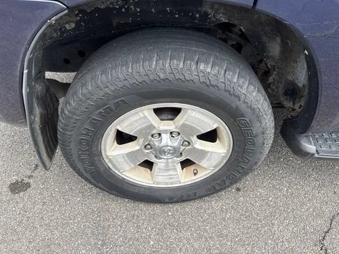 Used 2007 Toyota 4Runner SR5 AWD/4WD image 9