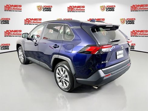 Certified 2023 Toyota RAV4 XLE Premium image 2