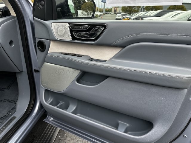 Certified 2020 Lincoln Navigator Black Label w/ Cargo Convenience Package AWD/4WD image 35